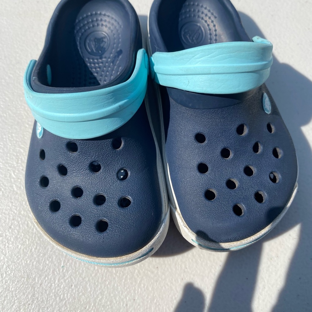 Toddler 6 c 7 CROCS - Picture 3 of 6